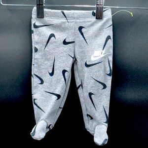 Nike toddler bottom with built in footies. Size 56cm. Toddlers. Like new!